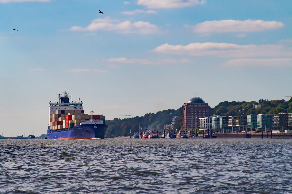 Container vessel collision on the Elbe leads to tragedy